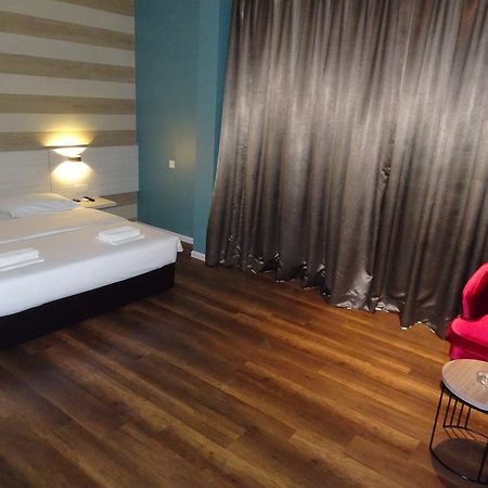 Bayfront Hotel Порт-Диксон Экстерьер фото