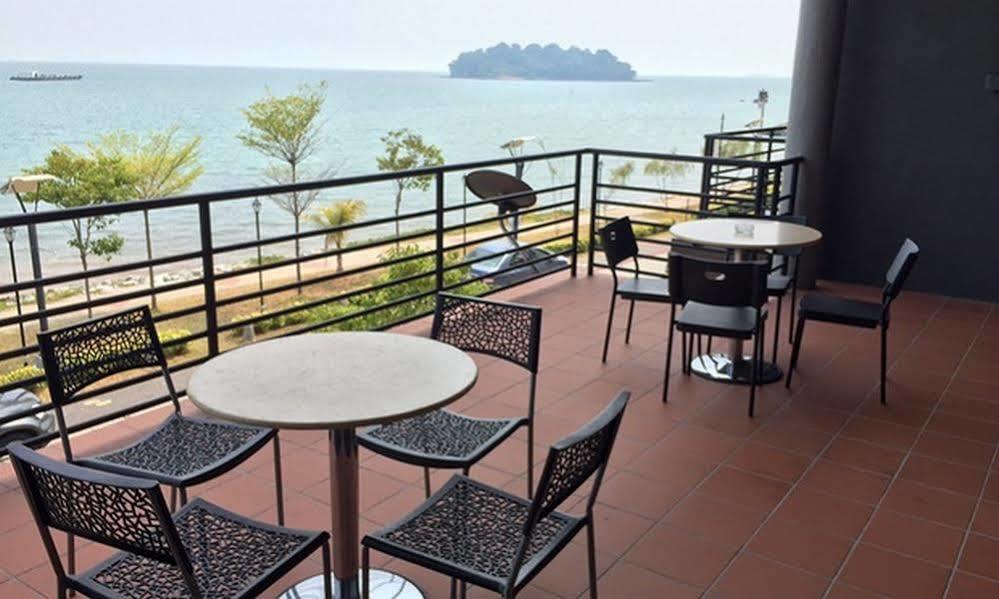 Bayfront Hotel Порт-Диксон Экстерьер фото
