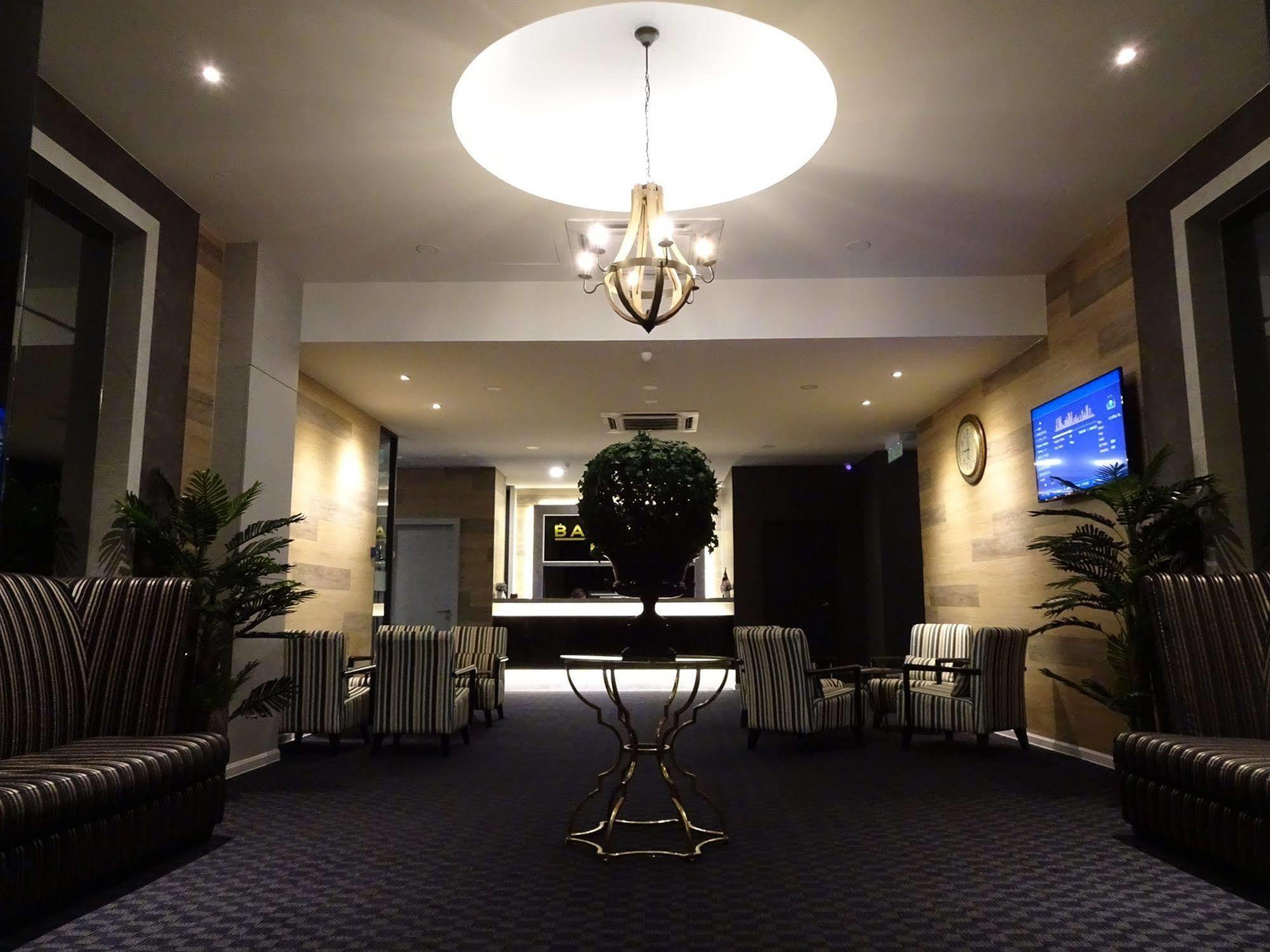 Bayfront Hotel Порт-Диксон Экстерьер фото