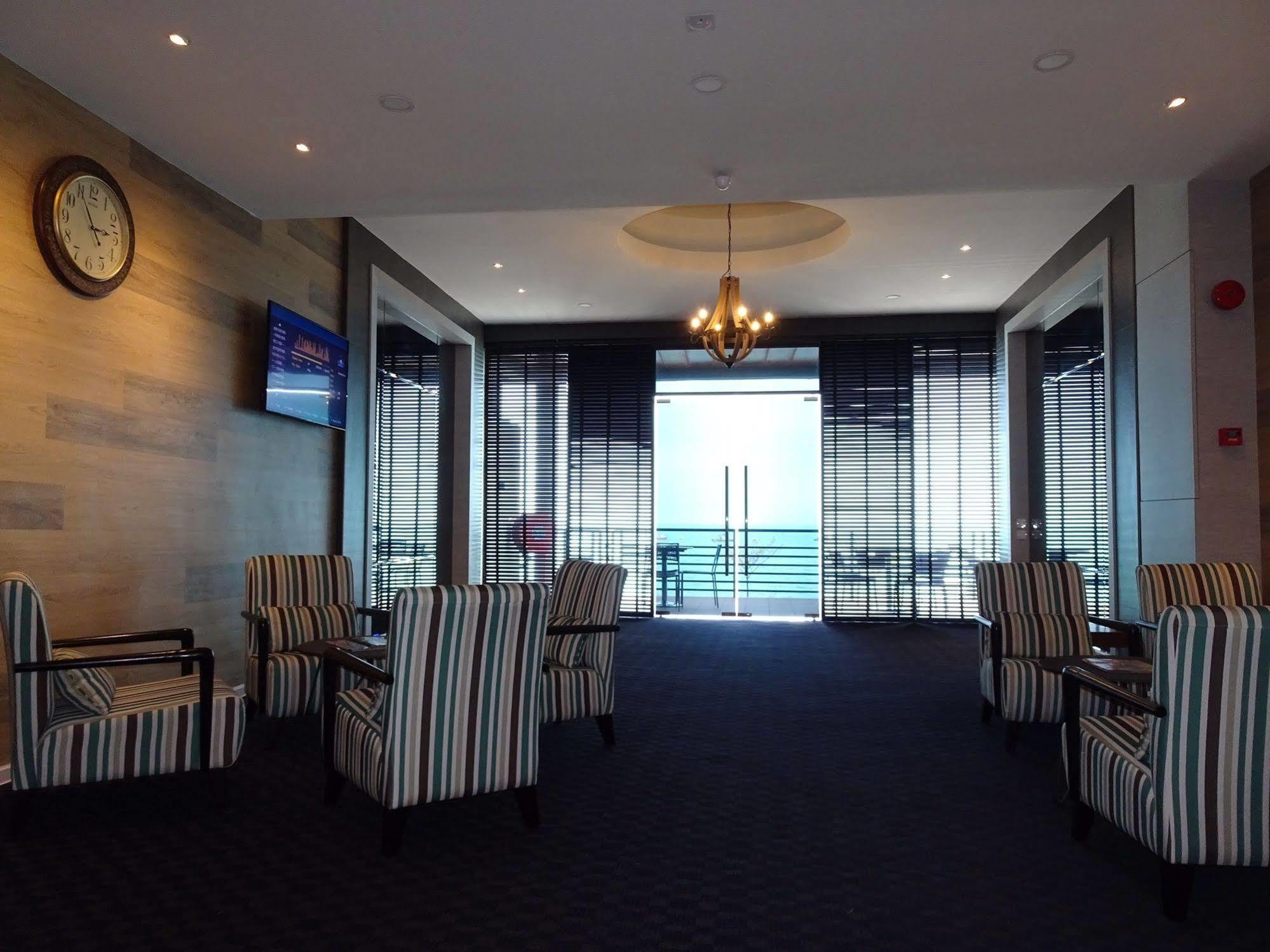 Bayfront Hotel Порт-Диксон Экстерьер фото