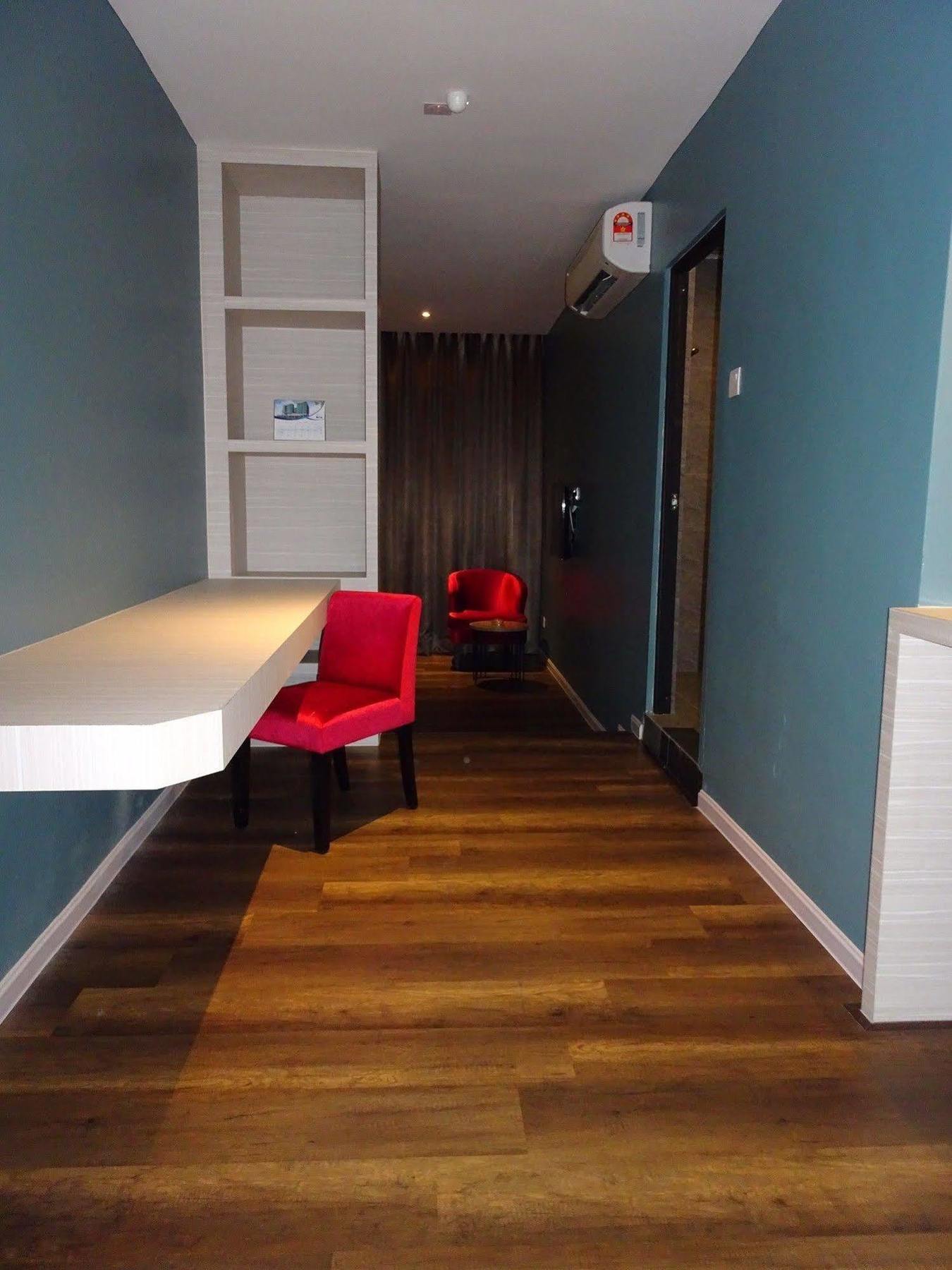 Bayfront Hotel Порт-Диксон Экстерьер фото
