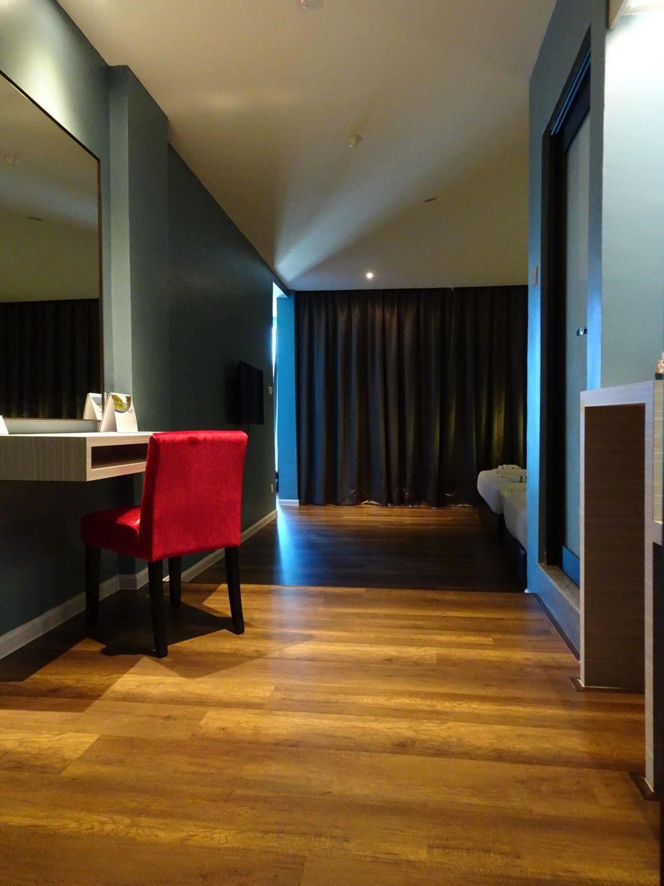 Bayfront Hotel Порт-Диксон Экстерьер фото