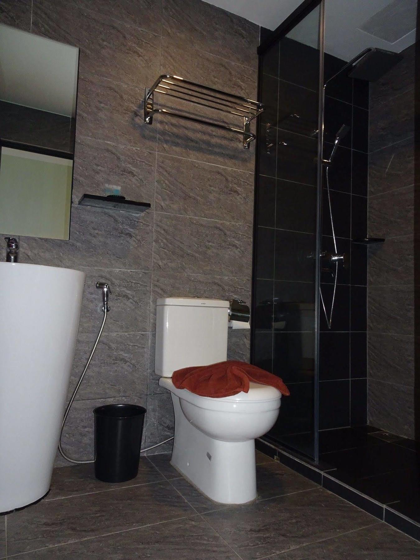 Bayfront Hotel Порт-Диксон Экстерьер фото