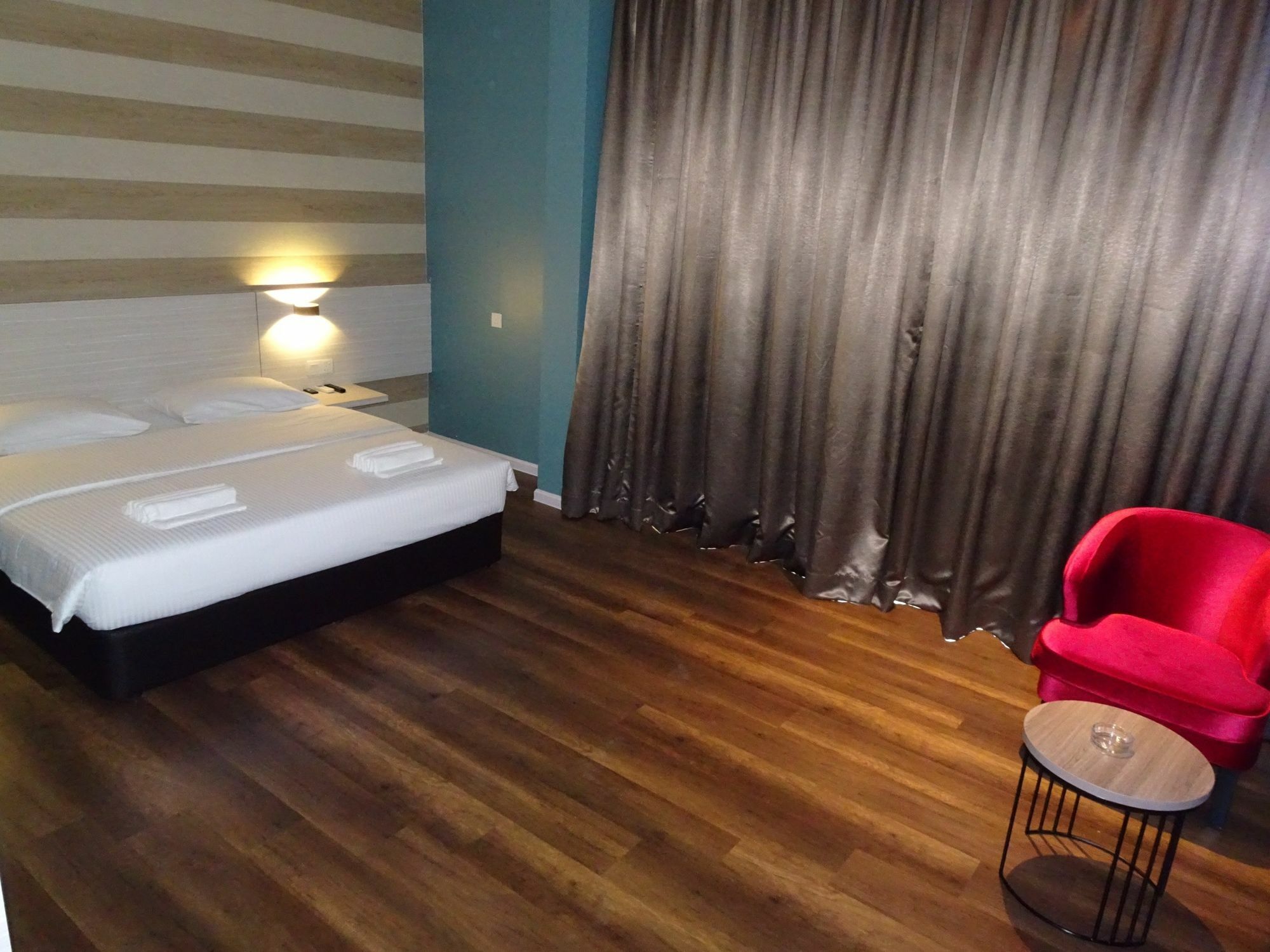 Bayfront Hotel Порт-Диксон Экстерьер фото