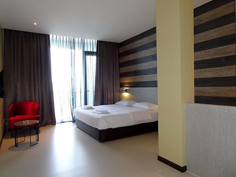 Bayfront Hotel Порт-Диксон Экстерьер фото