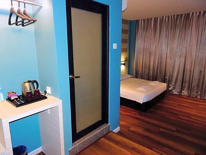 Bayfront Hotel Порт-Диксон Экстерьер фото